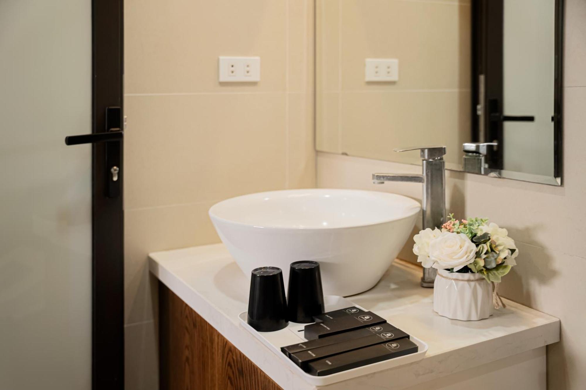 22Housing Hotel & Residence 60 Linh Lang هانوي المظهر الخارجي الصورة